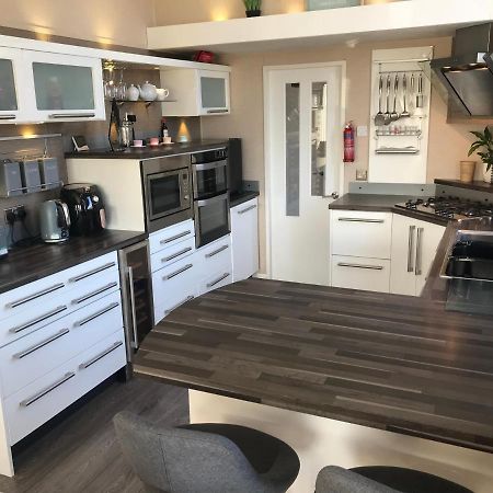 Hot Tub Accommodation North Wales Lodge Rhyl Esterno foto